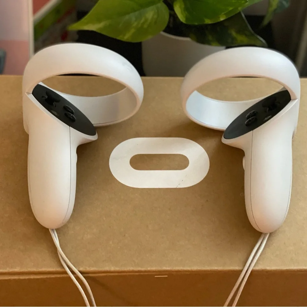 Oculus White VR Headset